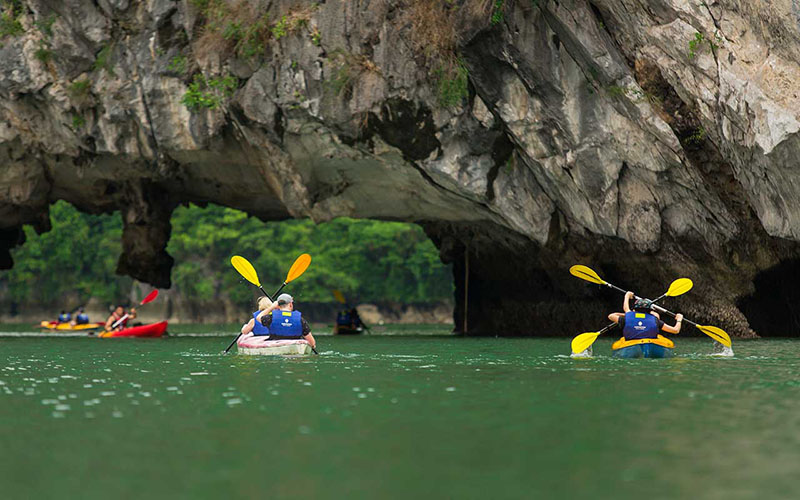Kayaking in Lan Ha Bay